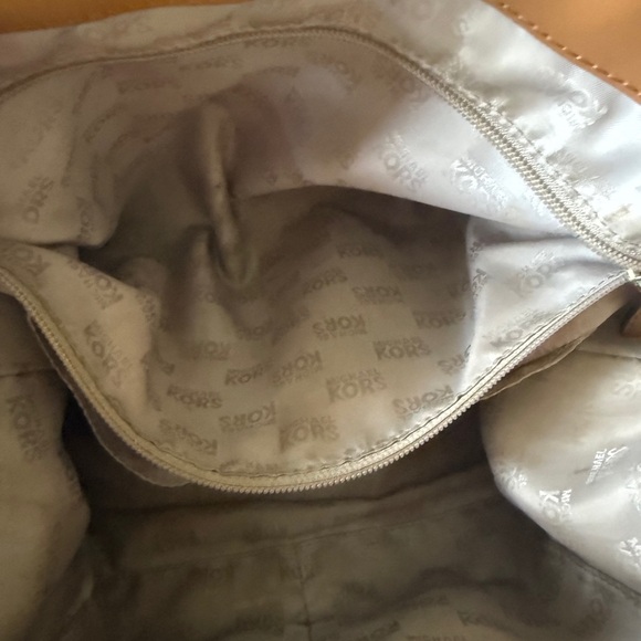 Michael Kor's purse - Picture 11 of 12